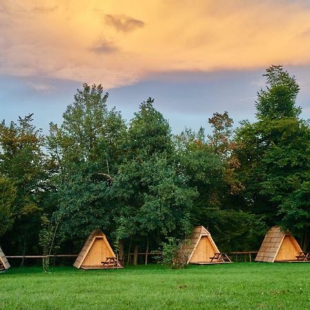 Glamping Village - Speleo Camp Logatec Buitenkant foto